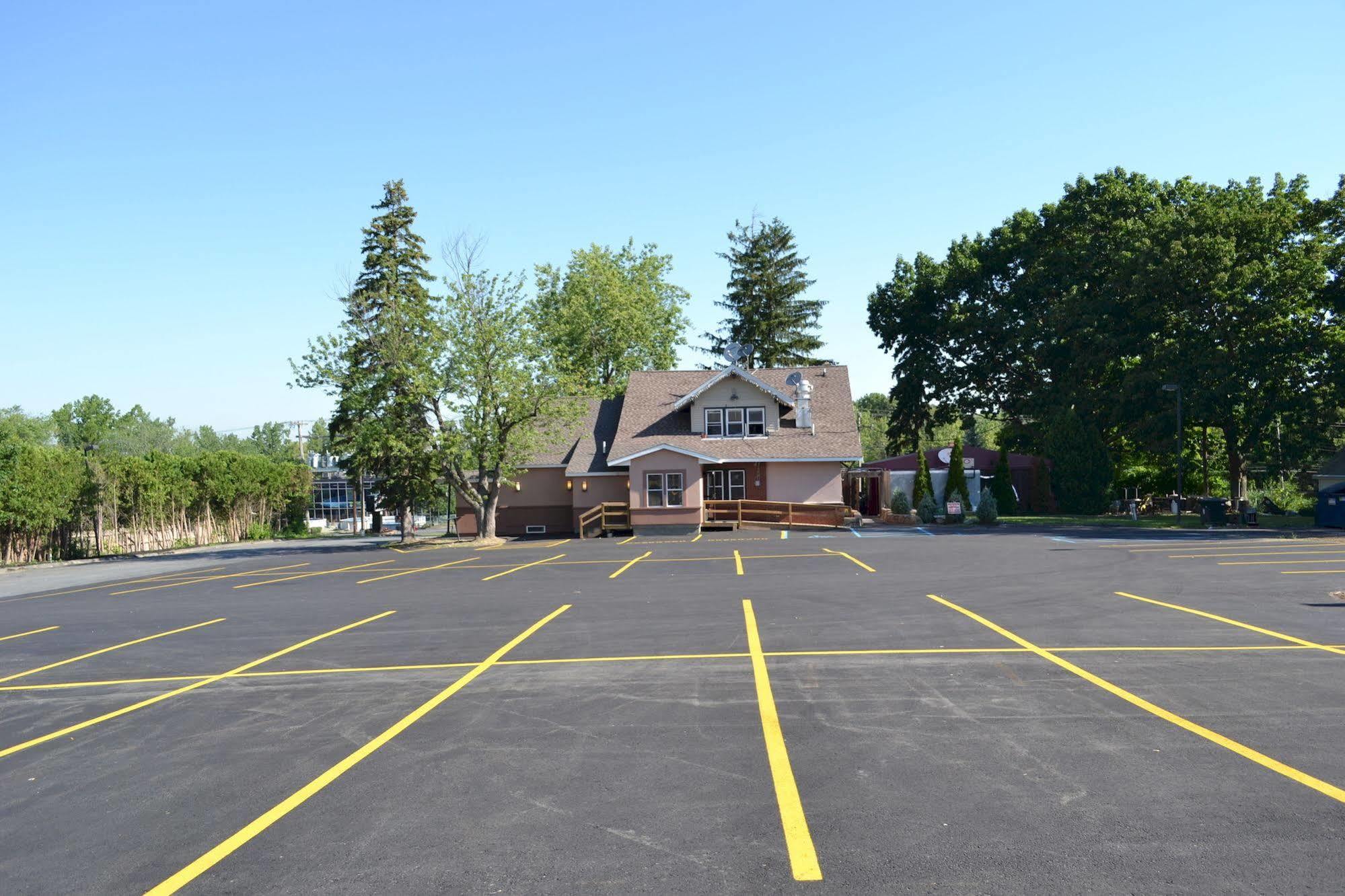 Latham Inn Exterior foto